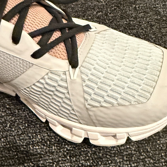 On Running Women's Sneakers - White and pink - Picture 12 of 12